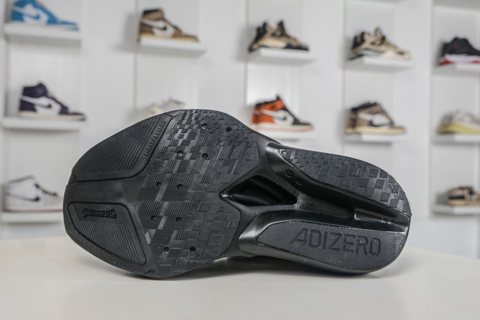 AD Adizero Prime Strung 黑白 马拉松碳板超轻缓震碳柱竞速跑步鞋 JP9194-Top High Quatity Cheap Sneakers Fashion Clothing Clothes Bags handbags Shoes of all Brand wholesale With The best Quality And Beautiful Price from China Factory Chinese suppliers wholesaler seller AD Adizero Prime Strung 黑白 马拉松碳板超轻缓震碳柱竞速跑步鞋 JP9194