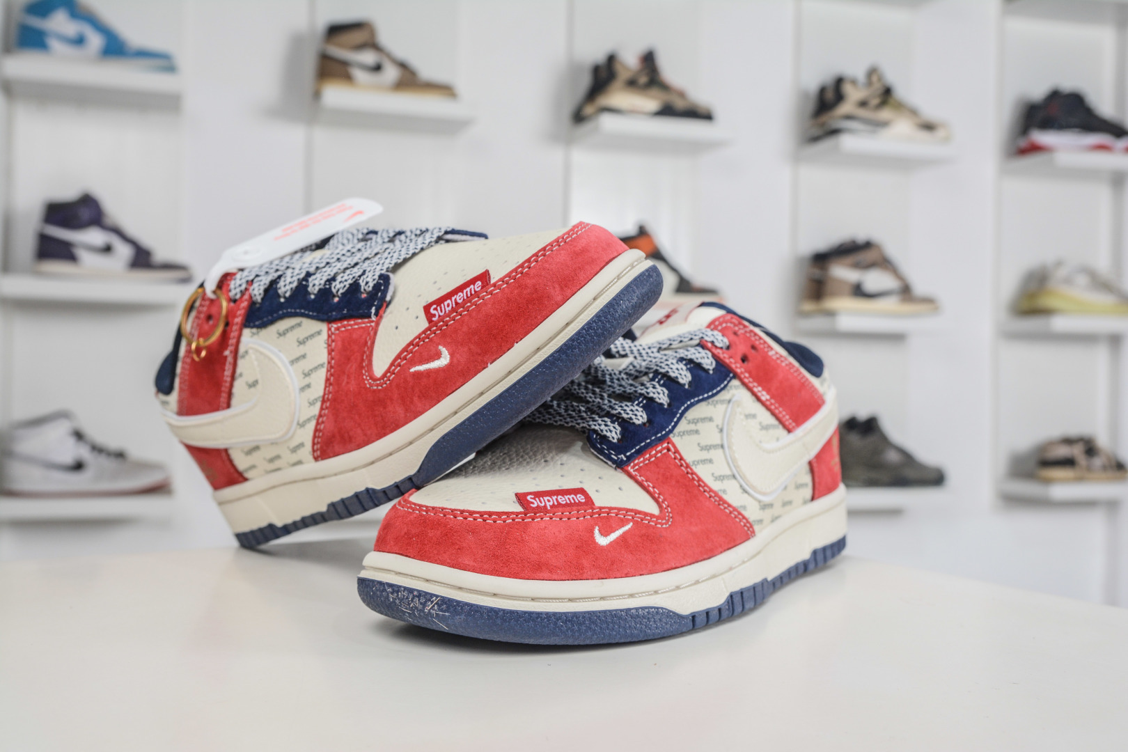 270 Nike SB Dunk Low x Superme SUP马年限定联名-白红蓝 DN3168-026