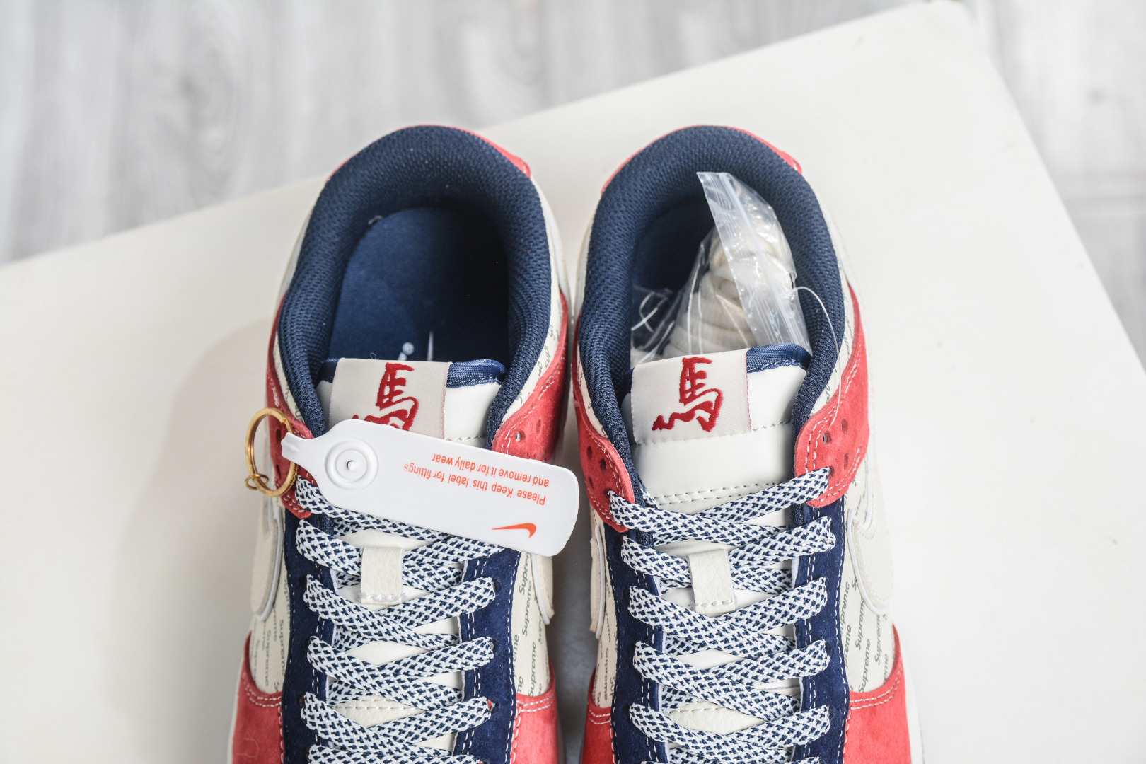 270 Nike SB Dunk Low x Superme SUP马年限定联名-白红蓝 DN3168-026