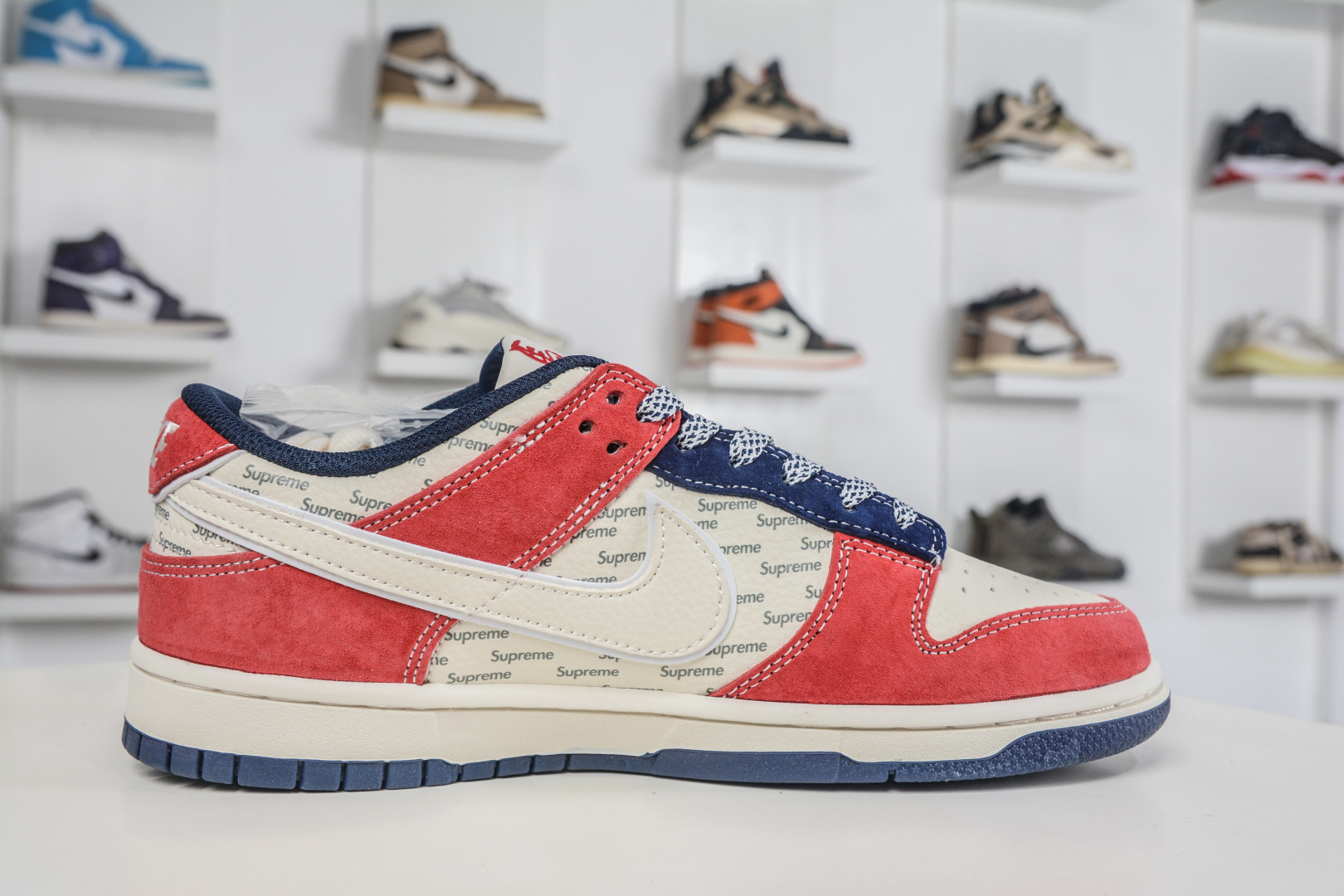 270 Nike SB Dunk Low x Superme SUP马年限定联名-白红蓝 DN3168-026