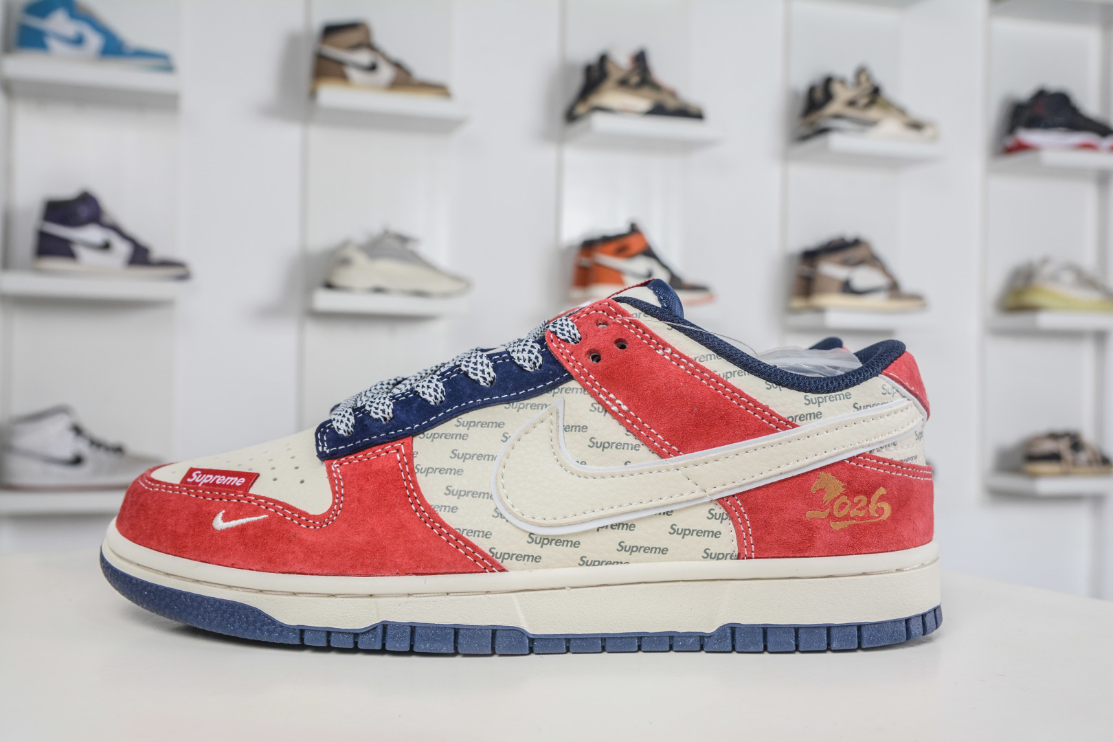 270 Nike SB Dunk Low x Superme SUP马年限定联名-白红蓝 DN3168-026