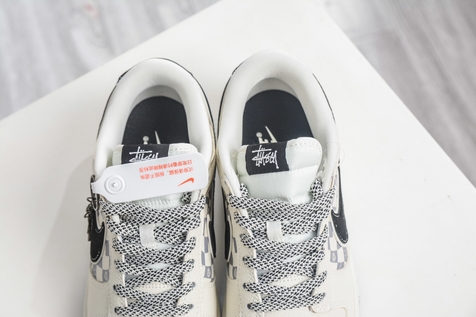 Nike SB Dunk Low X Stussy 斯图西联名-白黑双钩爱心 TX1688-021-Top High Quatity Cheap Sneakers Fashion Clothing Clothes Bags handbags Shoes of all Brand wholesale With The best Quality And Beautiful Price from China Factory Chinese suppliers wholesaler seller Nike SB Dunk Low X Stussy 斯图西联名-白黑双钩爱心 TX1688-021