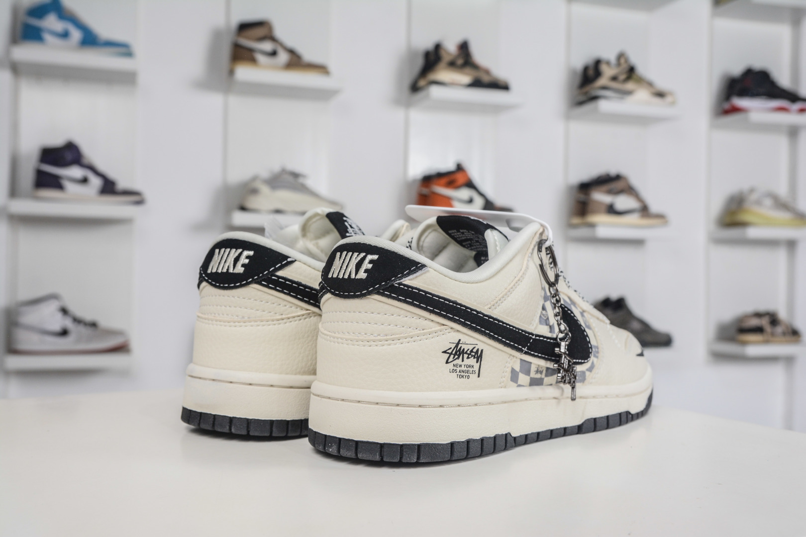Nike SB Dunk Low X Stussy 斯图西联名-白黑双钩爱心 TX1688-021-Top High Quatity Cheap Sneakers Fashion Clothing Clothes Bags handbags Shoes of all Brand wholesale With The best Quality And Beautiful Price from China Factory Chinese suppliers wholesaler seller Nike SB Dunk Low X Stussy 斯图西联名-白黑双钩爱心 TX1688-021