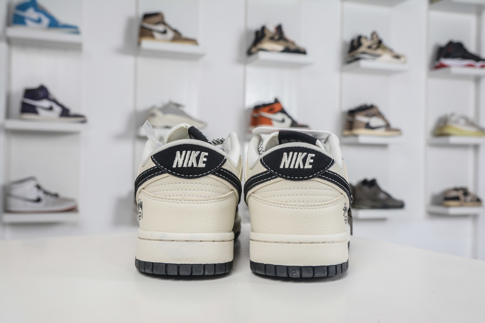 Nike SB Dunk Low X Stussy 斯图西联名-白黑双钩爱心 TX1688-021-Top High Quatity Cheap Sneakers Fashion Clothing Clothes Bags handbags Shoes of all Brand wholesale With The best Quality And Beautiful Price from China Factory Chinese suppliers wholesaler seller Nike SB Dunk Low X Stussy 斯图西联名-白黑双钩爱心 TX1688-021