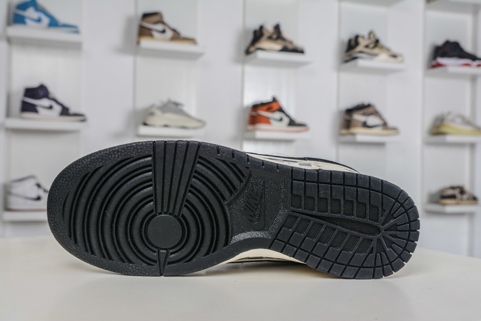 Nike SB Dunk Low X Stussy 斯图西联名-白黑双钩爱心 TX1688-021-Top High Quatity Cheap Sneakers Fashion Clothing Clothes Bags handbags Shoes of all Brand wholesale With The best Quality And Beautiful Price from China Factory Chinese suppliers wholesaler seller Nike SB Dunk Low X Stussy 斯图西联名-白黑双钩爱心 TX1688-021