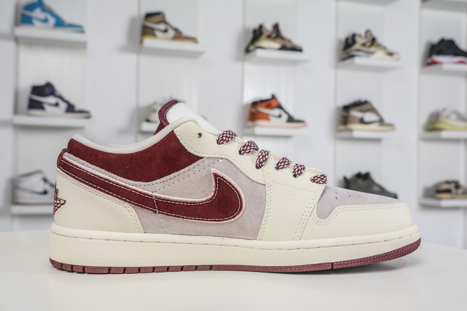270 Air Jordan 1 Retro Low x Supreme SUP马年限定联名-米白酒红 LD8888-014-Chinese UA Cheap High Quatity Brand Clothes Bags handbags Sneakers wholesale wholesaler seller from China Factory suppliers Fashion Clothing Shoes best Quality Beautiful Price 270 Air Jordan 1 Retro Low x Supreme SUP马年限定联名-米白酒红 LD8888-014