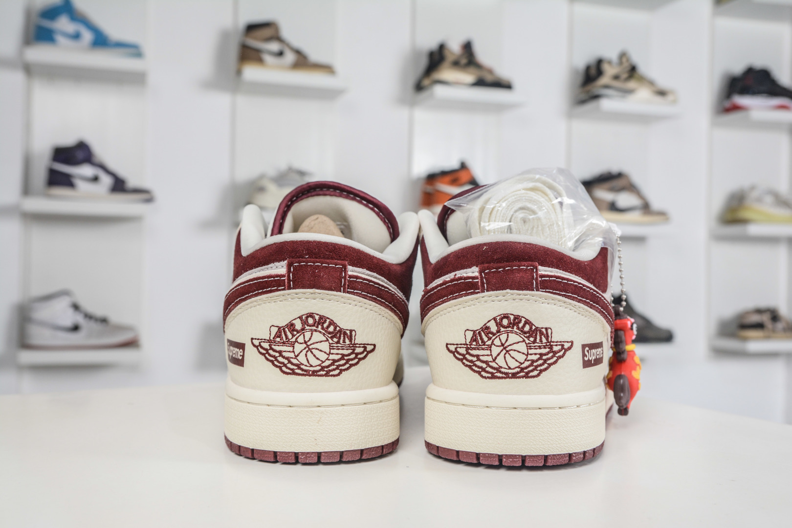 270 Air Jordan 1 Retro Low x Supreme SUP马年限定联名-米白酒红 LD8888-014-Chinese UA Cheap High Quatity Brand Clothes Bags handbags Sneakers wholesale wholesaler seller from China Factory suppliers Fashion Clothing Shoes best Quality Beautiful Price 270 Air Jordan 1 Retro Low x Supreme SUP马年限定联名-米白酒红 LD8888-014