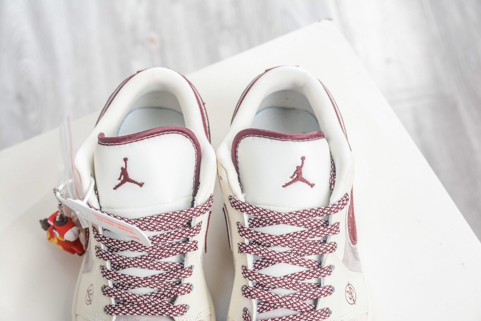 270 Air Jordan 1 Retro Low x Supreme SUP马年限定联名-米白酒红 LD8888-014-Chinese UA Cheap High Quatity Brand Clothes Bags handbags Sneakers wholesale wholesaler seller from China Factory suppliers Fashion Clothing Shoes best Quality Beautiful Price 270 Air Jordan 1 Retro Low x Supreme SUP马年限定联名-米白酒红 LD8888-014