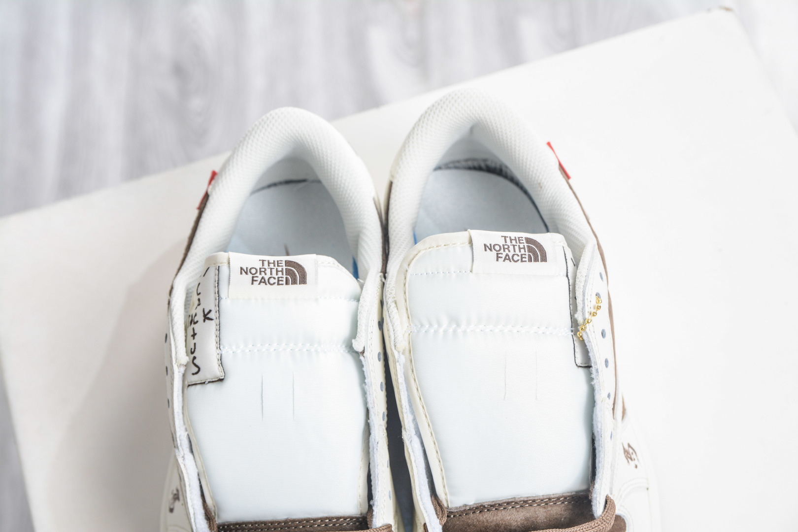 The North Face x Supreme x Travis Scott x Air Jordan 1 Low乔丹1代低帮倒钩北面Sup马年限定联名-白棕 DM7866-129-Top High Quatity Cheap Sneakers Fashion Clothing Clothes Bags handbags Shoes of all Brand wholesale With The best Quality And Beautiful Price from China Factory Chinese suppliers wholesaler seller The North Face x Supreme x Travis Scott x Air Jordan 1 Low乔丹1代低帮倒钩北面Sup马年限定联名-白棕 DM7866-129