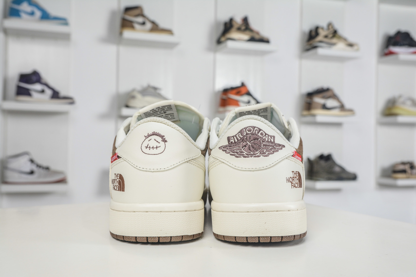 The North Face x Supreme x Travis Scott x Air Jordan 1 Low乔丹1代低帮倒钩北面Sup马年限定联名-白棕 DM7866-129-Top High Quatity Cheap Sneakers Fashion Clothing Clothes Bags handbags Shoes of all Brand wholesale With The best Quality And Beautiful Price from China Factory Chinese suppliers wholesaler seller The North Face x Supreme x Travis Scott x Air Jordan 1 Low乔丹1代低帮倒钩北面Sup马年限定联名-白棕 DM7866-129