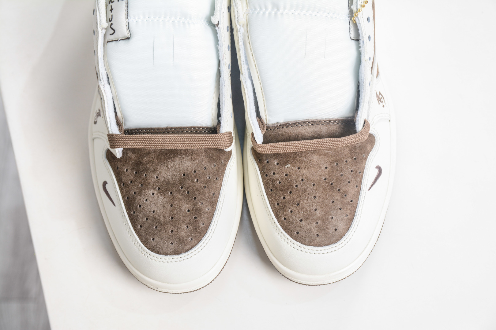 The North Face x Supreme x Travis Scott x Air Jordan 1 Low乔丹1代低帮倒钩北面Sup马年限定联名-白棕 DM7866-129-Top High Quatity Cheap Sneakers Fashion Clothing Clothes Bags handbags Shoes of all Brand wholesale With The best Quality And Beautiful Price from China Factory Chinese suppliers wholesaler seller The North Face x Supreme x Travis Scott x Air Jordan 1 Low乔丹1代低帮倒钩北面Sup马年限定联名-白棕 DM7866-129