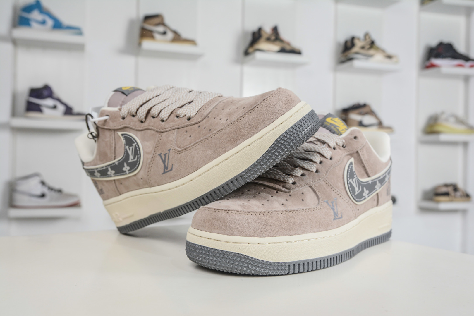 260 Nike Air Force 1 Low 07 x Louis Vuitton LV联名-老花麂皮 KL1688-003-Chinese UA Cheap High Quatity Brand Clothes Bags handbags Sneakers wholesale wholesaler seller from China Factory suppliers Fashion Clothing Shoes best Quality Beautiful Price 260 Nike Air Force 1 Low 07 x Louis Vuitton LV联名-老花麂皮 KL1688-003