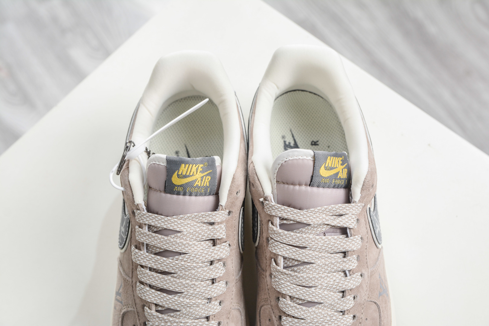 260 Nike Air Force 1 Low 07 x Louis Vuitton LV联名-老花麂皮 KL1688-003-Chinese UA Cheap High Quatity Brand Clothes Bags handbags Sneakers wholesale wholesaler seller from China Factory suppliers Fashion Clothing Shoes best Quality Beautiful Price 260 Nike Air Force 1 Low 07 x Louis Vuitton LV联名-老花麂皮 KL1688-003