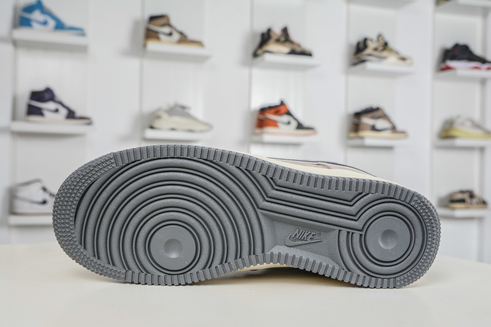 260 Nike Air Force 1 Low 07 x Louis Vuitton LV联名-老花麂皮 KL1688-003-Chinese UA Cheap High Quatity Brand Clothes Bags handbags Sneakers wholesale wholesaler seller from China Factory suppliers Fashion Clothing Shoes best Quality Beautiful Price 260 Nike Air Force 1 Low 07 x Louis Vuitton LV联名-老花麂皮 KL1688-003