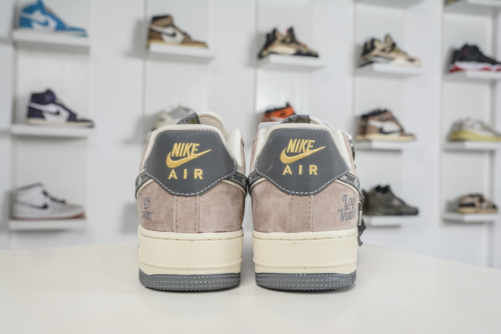 260 Nike Air Force 1 Low 07 x Louis Vuitton LV联名-老花麂皮 KL1688-003-Chinese UA Cheap High Quatity Brand Clothes Bags handbags Sneakers wholesale wholesaler seller from China Factory suppliers Fashion Clothing Shoes best Quality Beautiful Price 260 Nike Air Force 1 Low 07 x Louis Vuitton LV联名-老花麂皮 KL1688-003