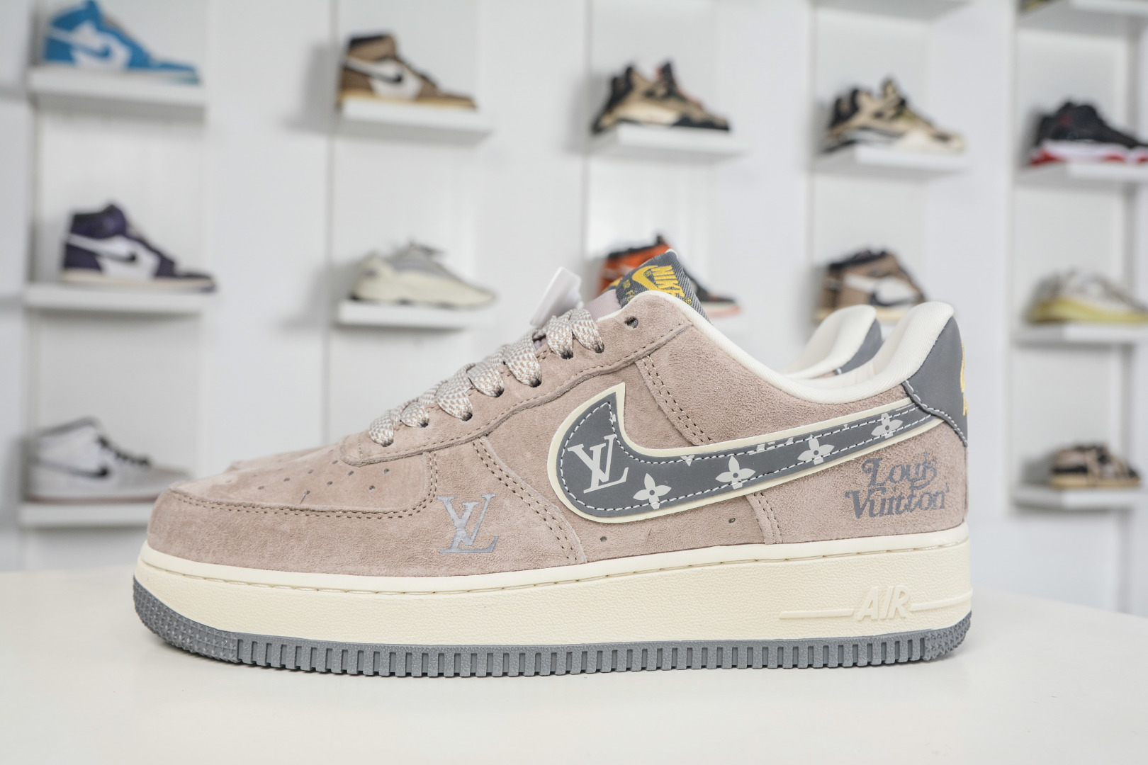 260 Nike Air Force 1 Low 07 x Louis Vuitton LV联名-老花麂皮 KL1688-003-Chinese UA Cheap High Quatity Brand Clothes Bags handbags Sneakers wholesale wholesaler seller from China Factory suppliers Fashion Clothing Shoes best Quality Beautiful Price 260 Nike Air Force 1 Low 07 x Louis Vuitton LV联名-老花麂皮 KL1688-003