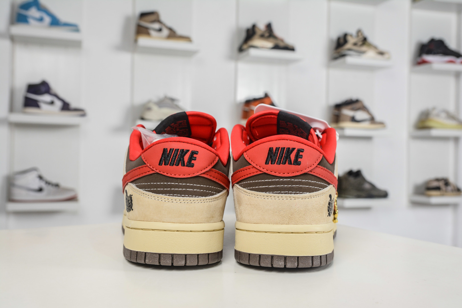 Nike SB Dunk Low 马年限定联名-深棕红勾 TX1688-022-Chinese wholesaler seller Clothes Bags handbags wholesale Shoes High Quatity wholesaler seller Cheap Sneakers from China Factory Chinese suppliers china wholesale clothing wholesaler seller Nike SB Dunk Low 马年限定联名-深棕红勾 TX1688-022