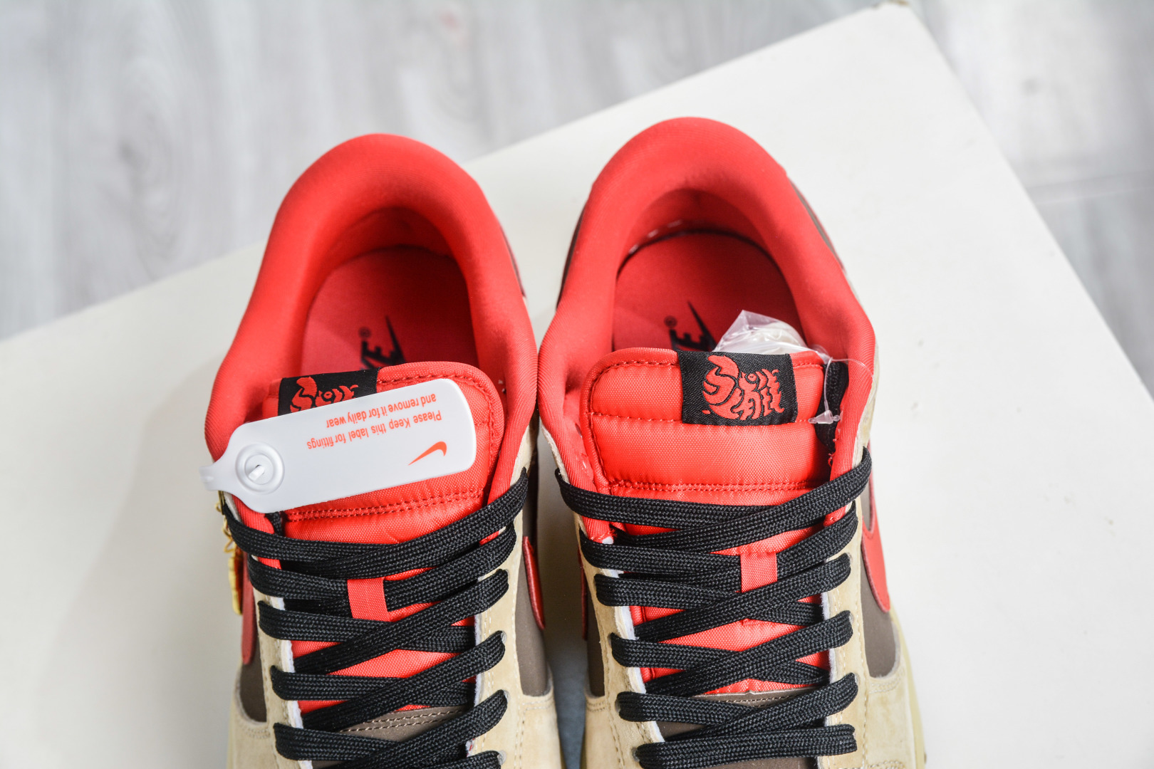 Nike SB Dunk Low 马年限定联名-深棕红勾 TX1688-022-Chinese wholesaler seller Clothes Bags handbags wholesale Shoes High Quatity wholesaler seller Cheap Sneakers from China Factory Chinese suppliers china wholesale clothing wholesaler seller Nike SB Dunk Low 马年限定联名-深棕红勾 TX1688-022