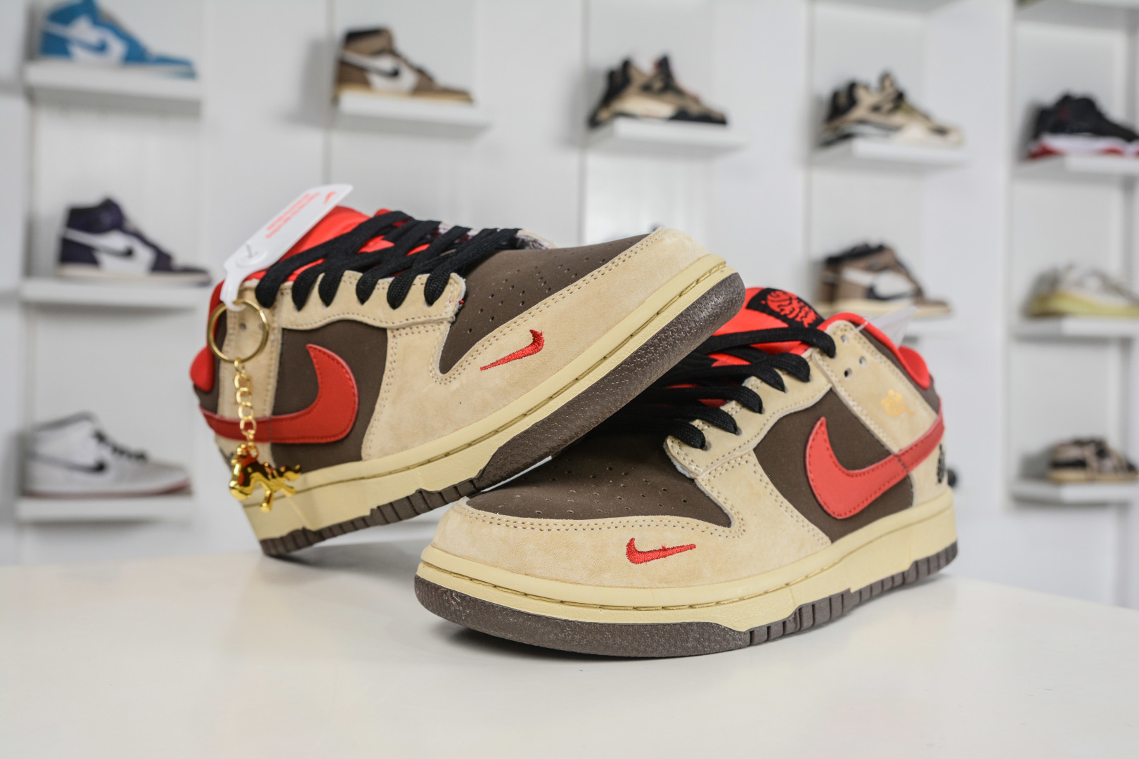 Nike SB Dunk Low 马年限定联名-深棕红勾 TX1688-022-Chinese wholesaler seller Clothes Bags handbags wholesale Shoes High Quatity wholesaler seller Cheap Sneakers from China Factory Chinese suppliers china wholesale clothing wholesaler seller Nike SB Dunk Low 马年限定联名-深棕红勾 TX1688-022