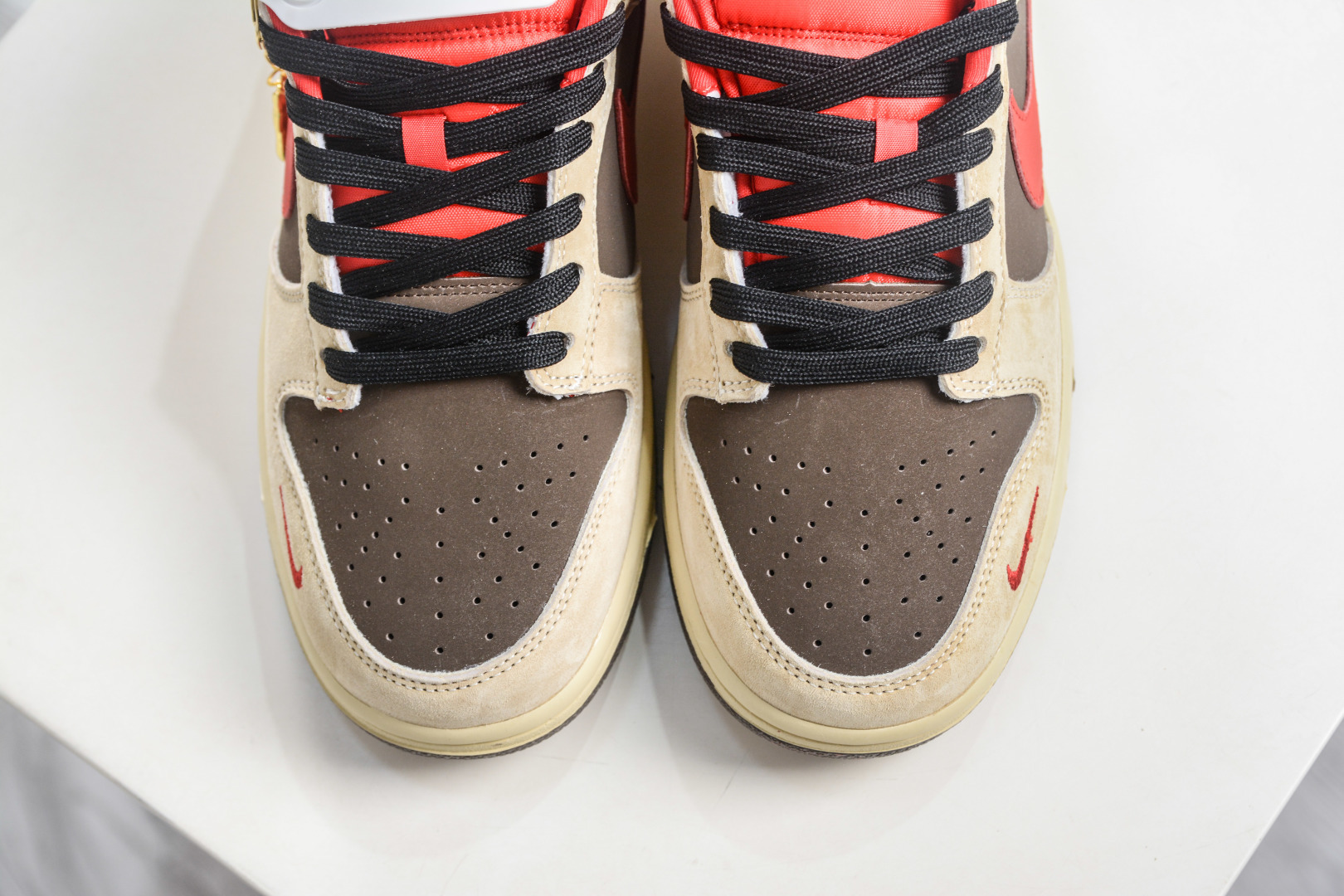Nike SB Dunk Low 马年限定联名-深棕红勾 TX1688-022-Chinese wholesaler seller Clothes Bags handbags wholesale Shoes High Quatity wholesaler seller Cheap Sneakers from China Factory Chinese suppliers china wholesale clothing wholesaler seller Nike SB Dunk Low 马年限定联名-深棕红勾 TX1688-022