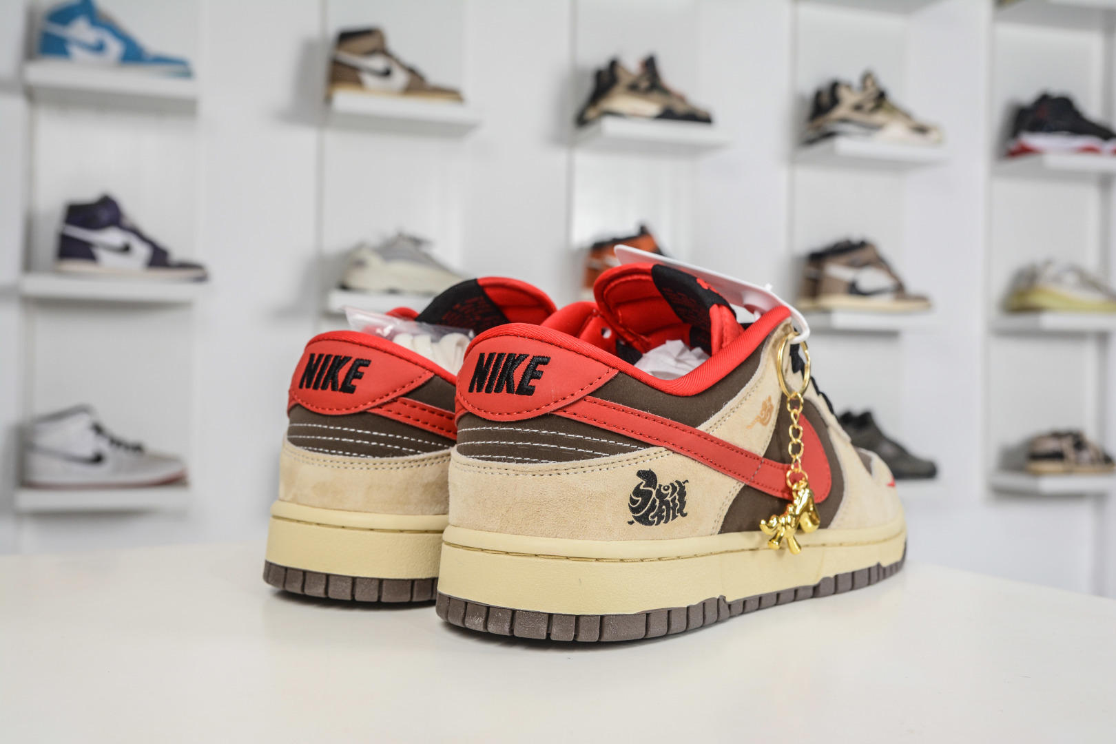 Nike SB Dunk Low 马年限定联名-深棕红勾 TX1688-022-Chinese wholesaler seller Clothes Bags handbags wholesale Shoes High Quatity wholesaler seller Cheap Sneakers from China Factory Chinese suppliers china wholesale clothing wholesaler seller Nike SB Dunk Low 马年限定联名-深棕红勾 TX1688-022