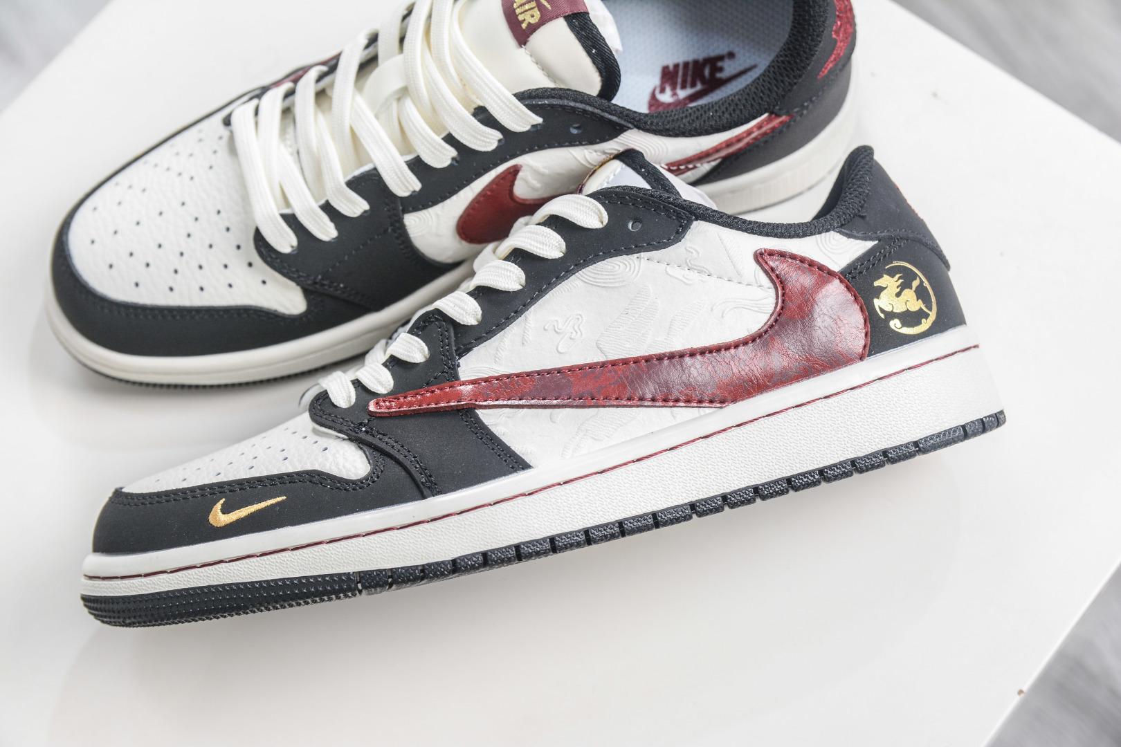 TS x Nike Air Jordan 1 Low 马年限定 白黑红 NH0601-060-Top High Quatity Cheap Sneakers Fashion Clothing Clothes Bags handbags Shoes of all Brand wholesale With The best Quality And Beautiful Price from China Factory Chinese suppliers wholesaler seller TS x Nike Air Jordan 1 Low 马年限定 白黑红 NH0601-060