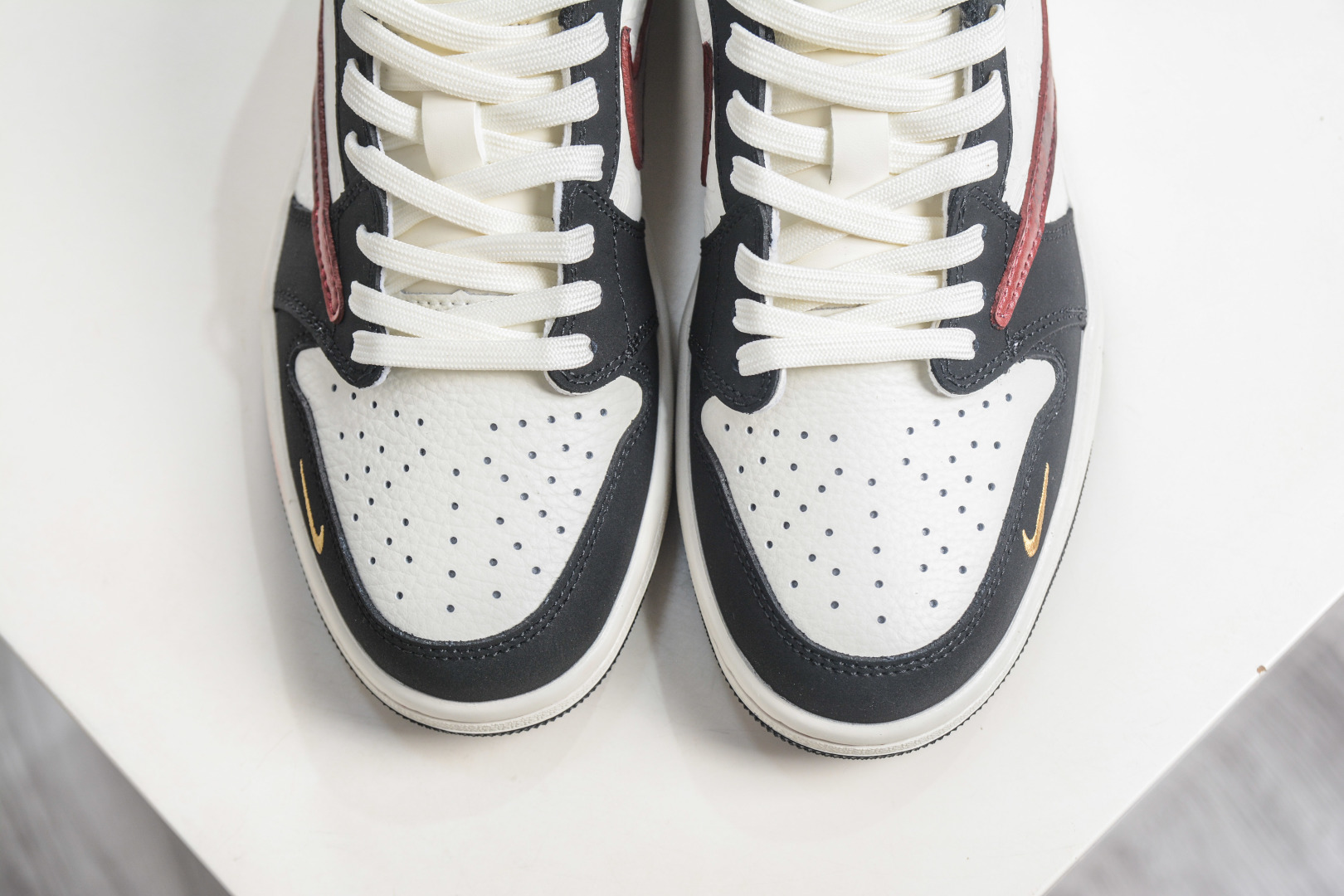 TS x Nike Air Jordan 1 Low 马年限定 白黑红 NH0601-060-Top High Quatity Cheap Sneakers Fashion Clothing Clothes Bags handbags Shoes of all Brand wholesale With The best Quality And Beautiful Price from China Factory Chinese suppliers wholesaler seller TS x Nike Air Jordan 1 Low 马年限定 白黑红 NH0601-060