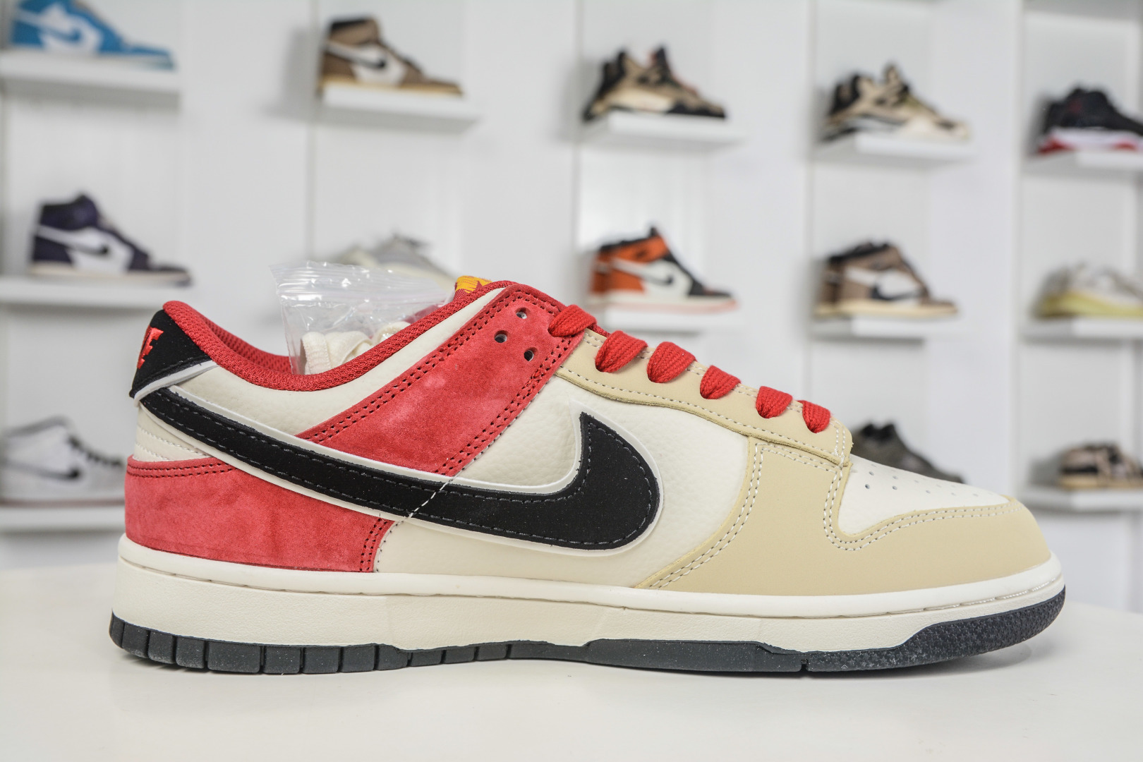 Nike SB Dunk Low 马年限定联名-红黑米撞色 DN3168-027-Top High Quatity Cheap Sneakers Fashion Clothing Clothes Bags handbags Shoes of all Brand wholesale With The best Quality And Beautiful Price from China Factory Chinese suppliers wholesaler seller Nike SB Dunk Low 马年限定联名-红黑米撞色 DN3168-027