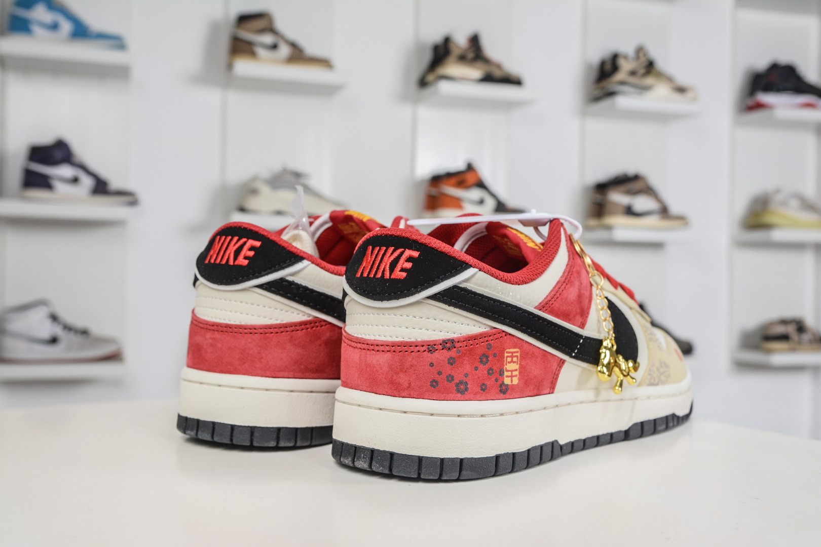 Nike SB Dunk Low 马年限定联名-红黑米撞色 DN3168-027-Top High Quatity Cheap Sneakers Fashion Clothing Clothes Bags handbags Shoes of all Brand wholesale With The best Quality And Beautiful Price from China Factory Chinese suppliers wholesaler seller Nike SB Dunk Low 马年限定联名-红黑米撞色 DN3168-027