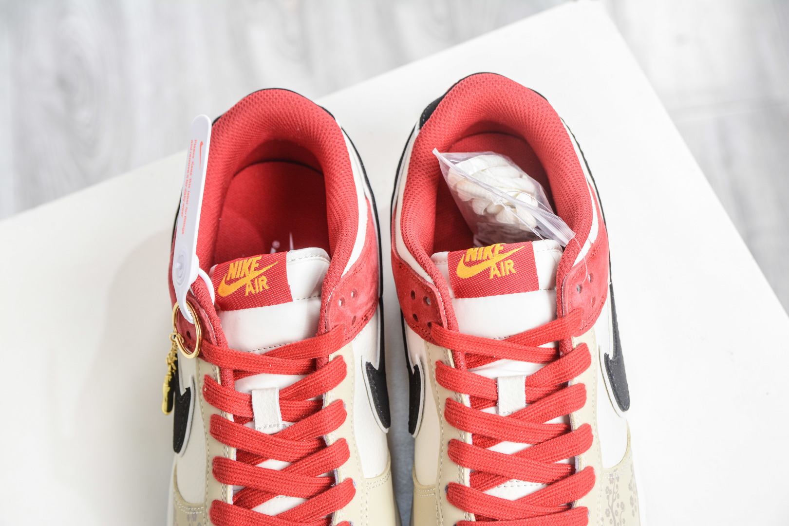 Nike SB Dunk Low 马年限定联名-红黑米撞色 DN3168-027-Top High Quatity Cheap Sneakers Fashion Clothing Clothes Bags handbags Shoes of all Brand wholesale With The best Quality And Beautiful Price from China Factory Chinese suppliers wholesaler seller Nike SB Dunk Low 马年限定联名-红黑米撞色 DN3168-027