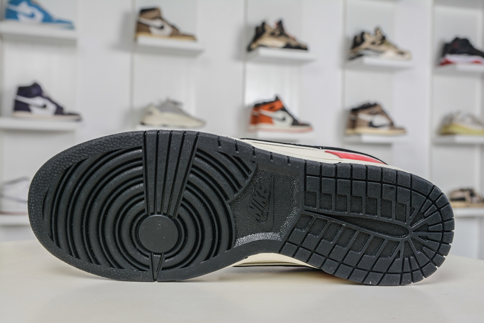Nike SB Dunk Low 马年限定联名-红黑米撞色 DN3168-027-Top High Quatity Cheap Sneakers Fashion Clothing Clothes Bags handbags Shoes of all Brand wholesale With The best Quality And Beautiful Price from China Factory Chinese suppliers wholesaler seller Nike SB Dunk Low 马年限定联名-红黑米撞色 DN3168-027