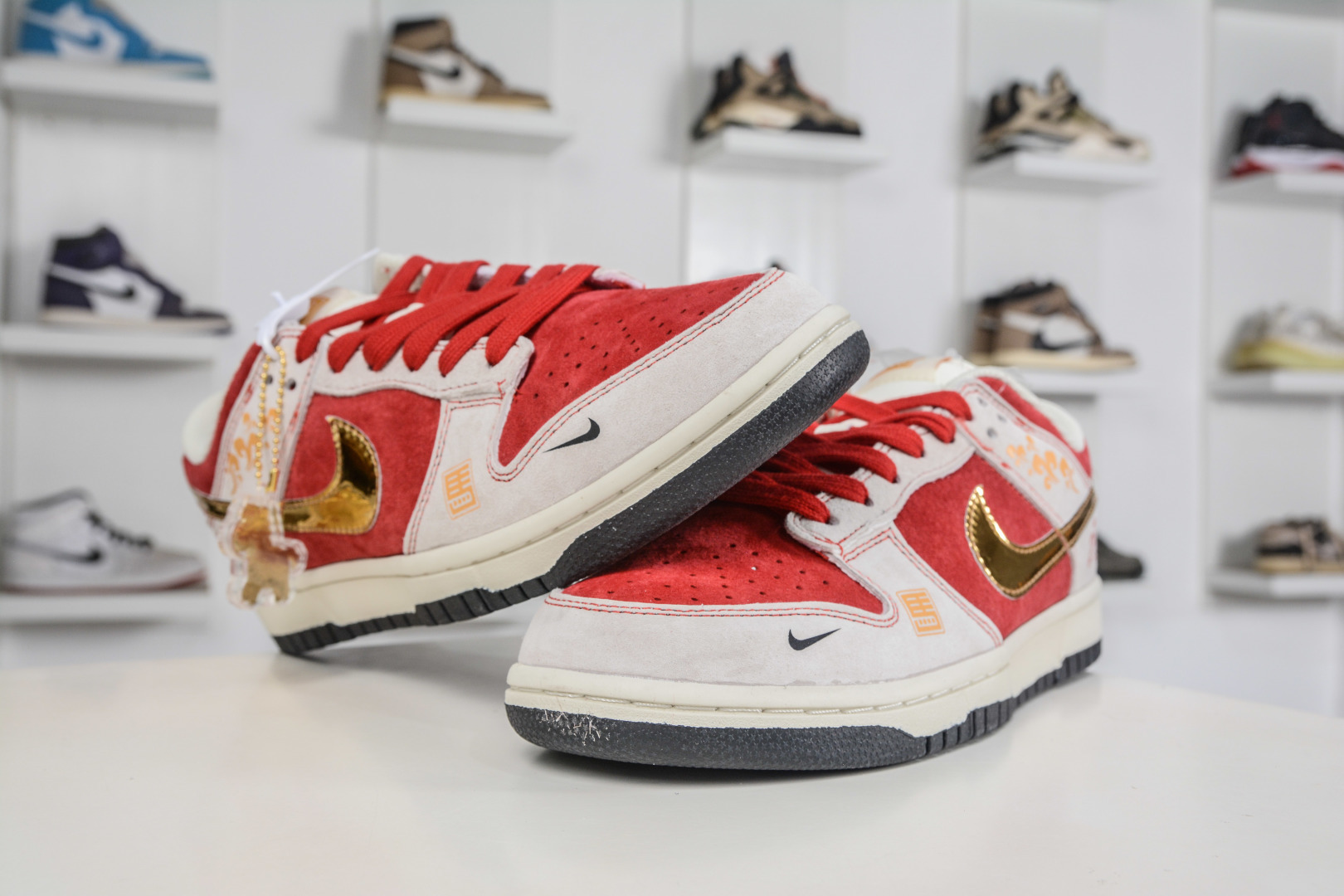 Nike SB Dunk Low 马年限定联名-米红金 DN3168-036