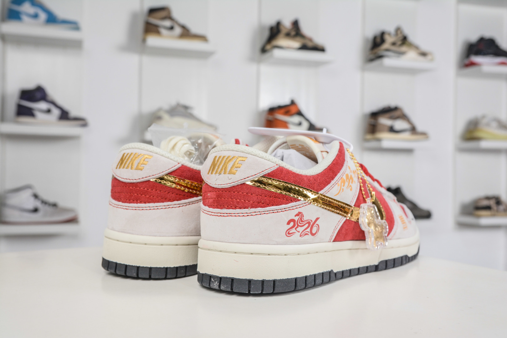 Nike SB Dunk Low 马年限定联名-米红金 DN3168-036