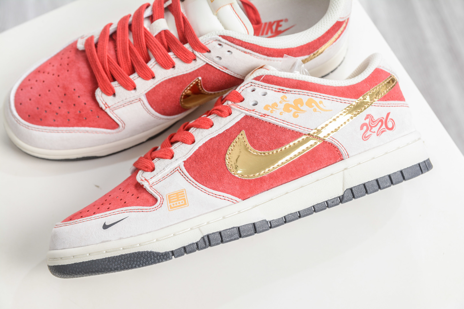 Nike SB Dunk Low 马年限定联名-米红金 DN3168-036