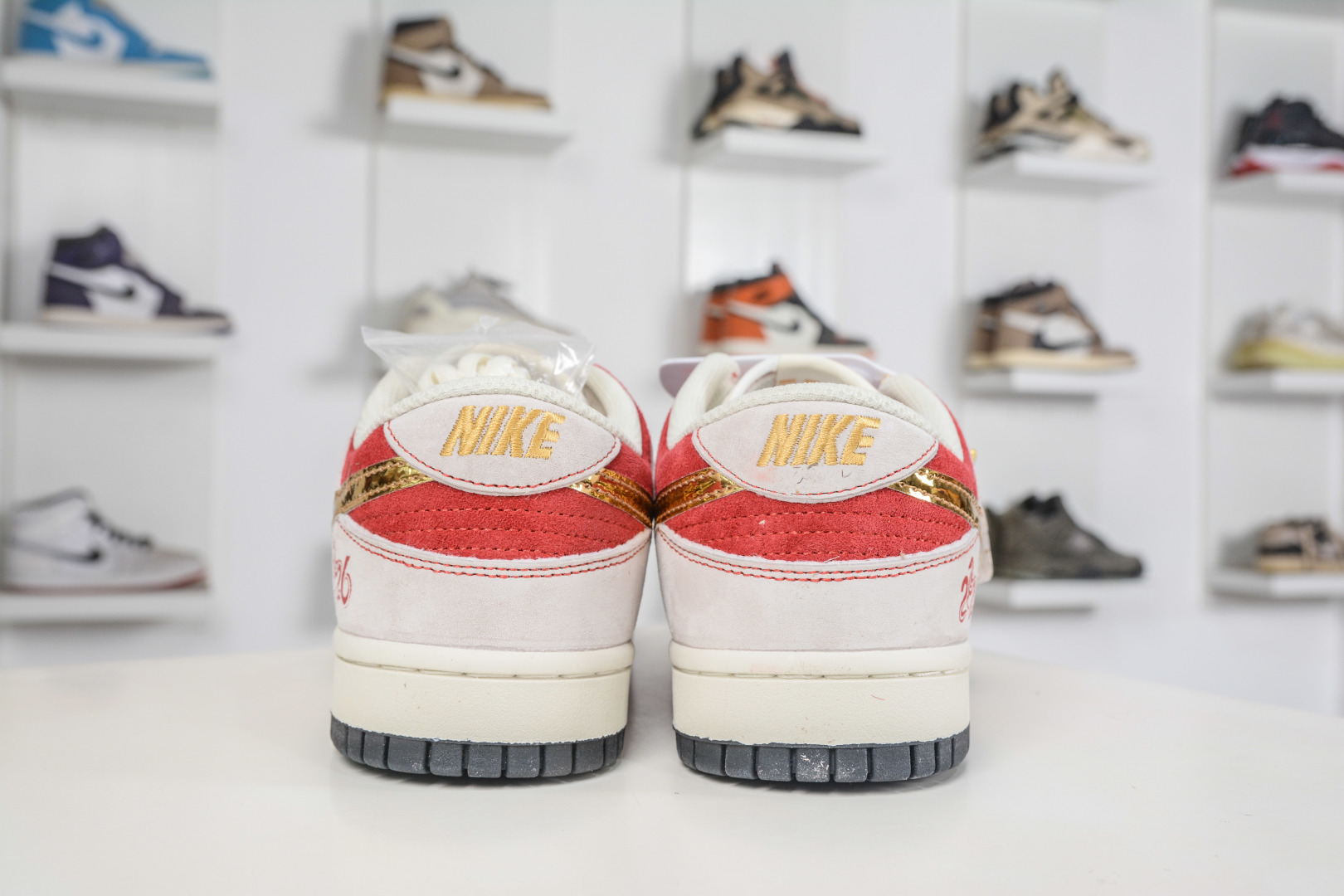 Nike SB Dunk Low 马年限定联名-米红金 DN3168-036