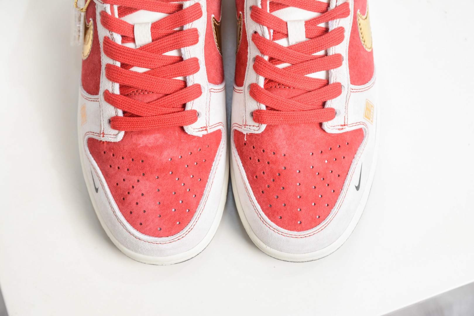 Nike SB Dunk Low 马年限定联名-米红金 DN3168-036