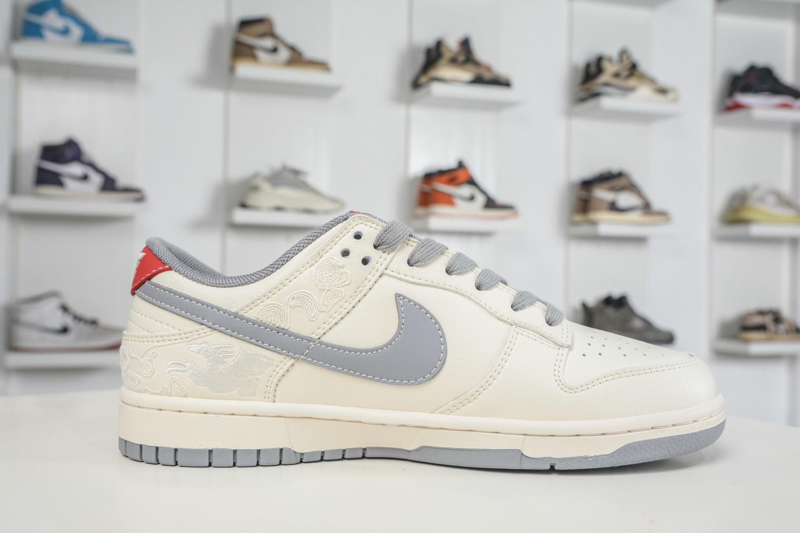 Nike SB Dunk Low 马年限定联名-白灰中国风 FF9989-024-Top High Quatity Cheap Sneakers Fashion Clothing Clothes Bags handbags Shoes of all Brand wholesale With The best Quality And Beautiful Price from China Factory Chinese suppliers wholesaler seller Nike SB Dunk Low 马年限定联名-白灰中国风 FF9989-024