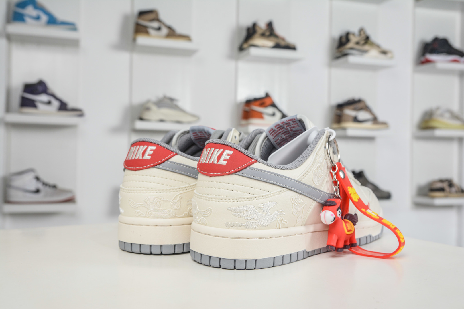 Nike SB Dunk Low 马年限定联名-白灰中国风 FF9989-024-Top High Quatity Cheap Sneakers Fashion Clothing Clothes Bags handbags Shoes of all Brand wholesale With The best Quality And Beautiful Price from China Factory Chinese suppliers wholesaler seller Nike SB Dunk Low 马年限定联名-白灰中国风 FF9989-024