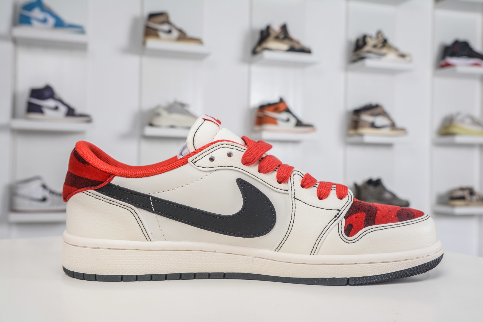 TS x Air Jordan AJ1 Low 倒钩低帮马年限定-米白酒红 DX5688-001-Top High Quatity Cheap Sneakers Fashion Clothing Clothes Bags handbags Shoes of all Brand wholesale With The best Quality And Beautiful Price from China Factory Chinese suppliers wholesaler seller TS x Air Jordan AJ1 Low 倒钩低帮马年限定-米白酒红 DX5688-001