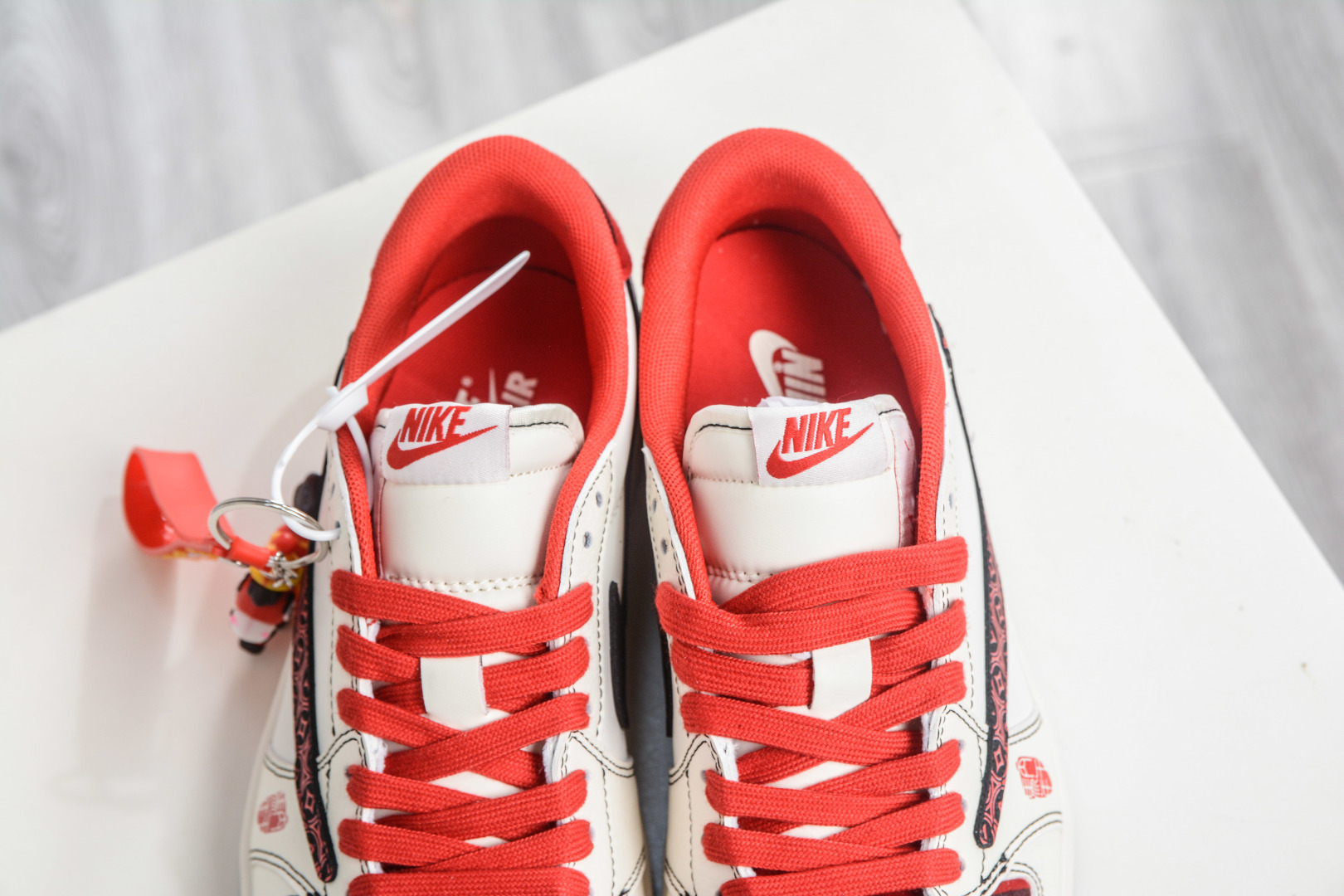 TS x Air Jordan AJ1 Low 倒钩低帮马年限定-米白酒红 DX5688-001-Top High Quatity Cheap Sneakers Fashion Clothing Clothes Bags handbags Shoes of all Brand wholesale With The best Quality And Beautiful Price from China Factory Chinese suppliers wholesaler seller TS x Air Jordan AJ1 Low 倒钩低帮马年限定-米白酒红 DX5688-001