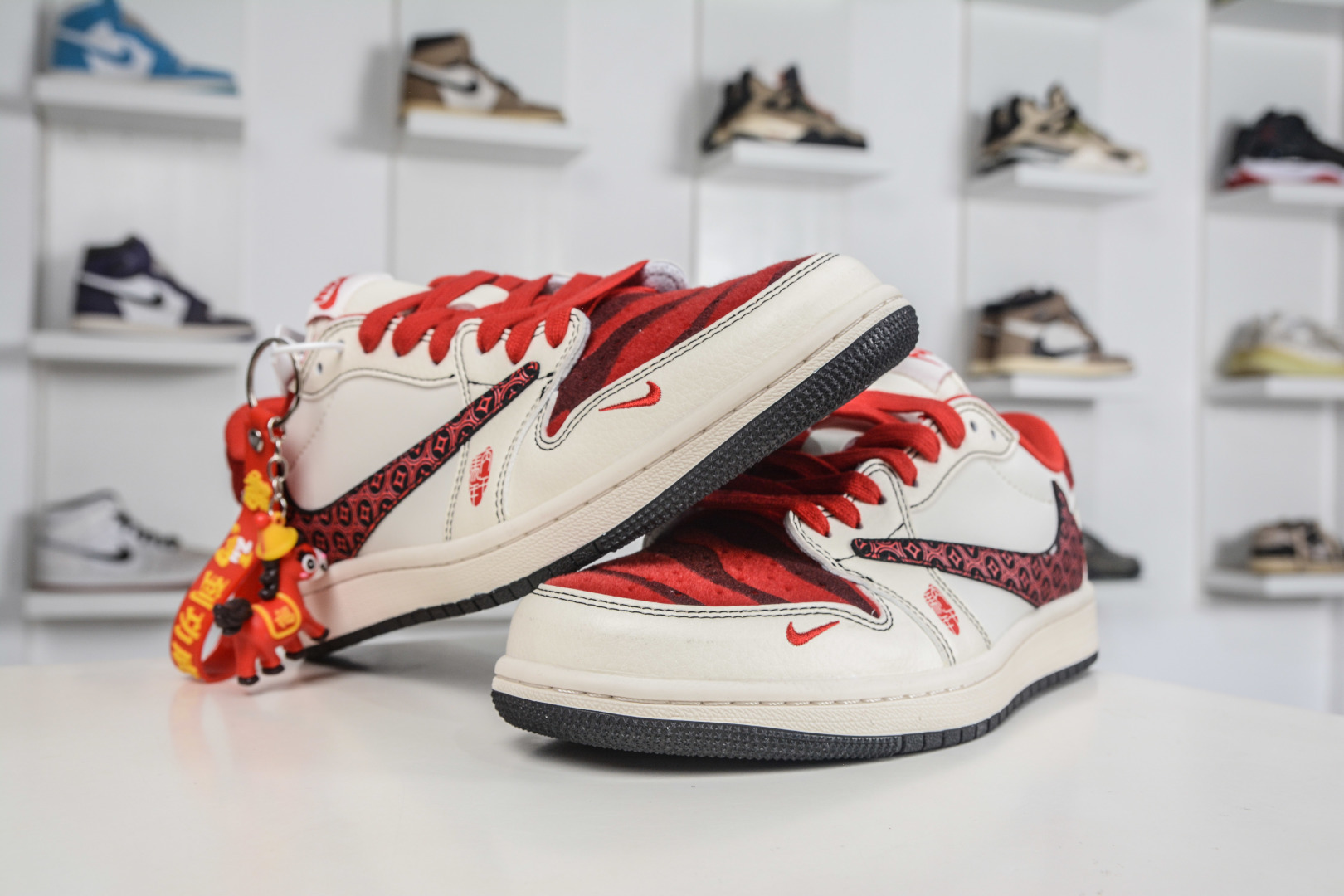 TS x Air Jordan AJ1 Low 倒钩低帮马年限定-米白酒红 DX5688-001-Top High Quatity Cheap Sneakers Fashion Clothing Clothes Bags handbags Shoes of all Brand wholesale With The best Quality And Beautiful Price from China Factory Chinese suppliers wholesaler seller TS x Air Jordan AJ1 Low 倒钩低帮马年限定-米白酒红 DX5688-001