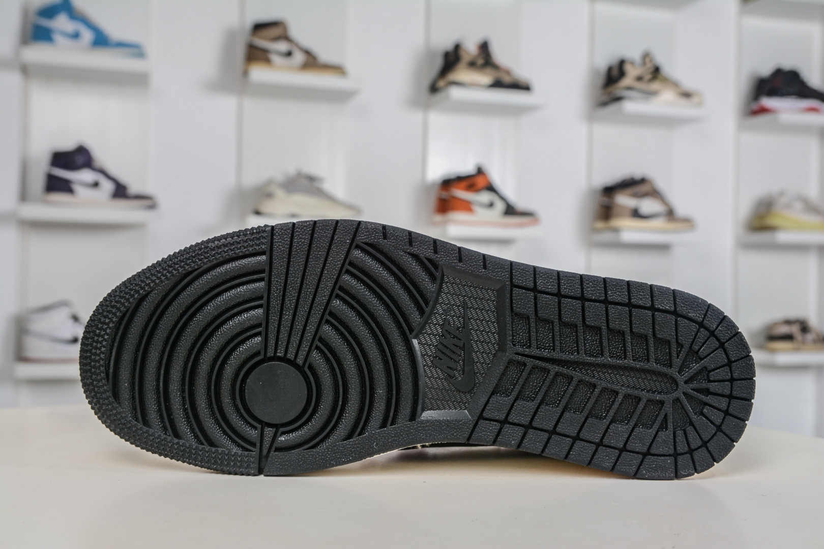 TS x Air Jordan AJ1 Low 倒钩低帮马年限定-米白酒红 DX5688-001-Top High Quatity Cheap Sneakers Fashion Clothing Clothes Bags handbags Shoes of all Brand wholesale With The best Quality And Beautiful Price from China Factory Chinese suppliers wholesaler seller TS x Air Jordan AJ1 Low 倒钩低帮马年限定-米白酒红 DX5688-001