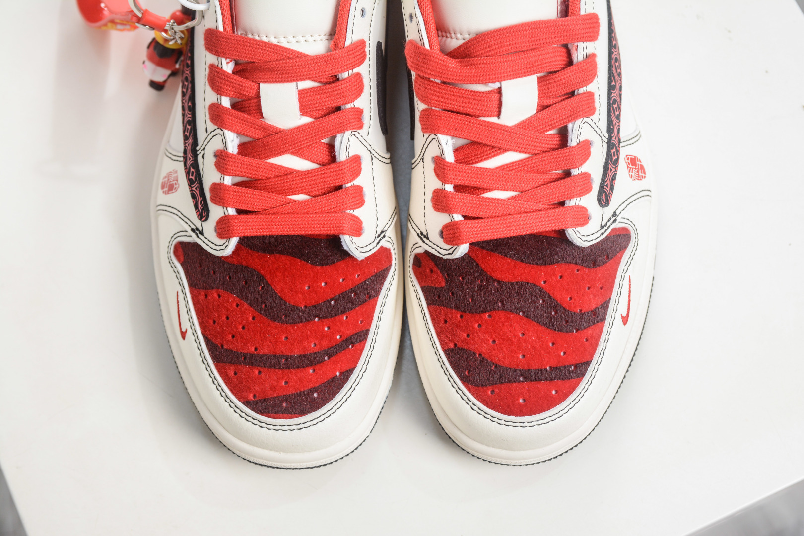TS x Air Jordan AJ1 Low 倒钩低帮马年限定-米白酒红 DX5688-001-Top High Quatity Cheap Sneakers Fashion Clothing Clothes Bags handbags Shoes of all Brand wholesale With The best Quality And Beautiful Price from China Factory Chinese suppliers wholesaler seller TS x Air Jordan AJ1 Low 倒钩低帮马年限定-米白酒红 DX5688-001