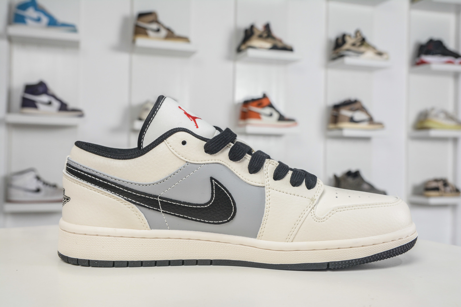 Air Jordan 1 Retro Low 马年限定联名-白灰踏马 FF9989-034-Top High Quatity Cheap Sneakers Fashion Clothing Clothes Bags handbags Shoes of all Brand wholesale With The best Quality And Beautiful Price from China Factory Chinese suppliers wholesaler seller Air Jordan 1 Retro Low 马年限定联名-白灰踏马 FF9989-034