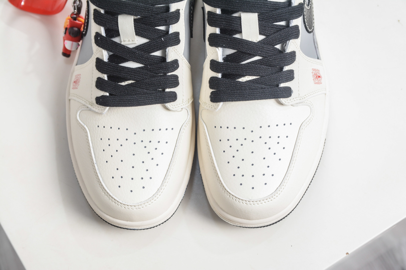 Air Jordan 1 Retro Low 马年限定联名-白灰踏马 FF9989-034-Top High Quatity Cheap Sneakers Fashion Clothing Clothes Bags handbags Shoes of all Brand wholesale With The best Quality And Beautiful Price from China Factory Chinese suppliers wholesaler seller Air Jordan 1 Retro Low 马年限定联名-白灰踏马 FF9989-034