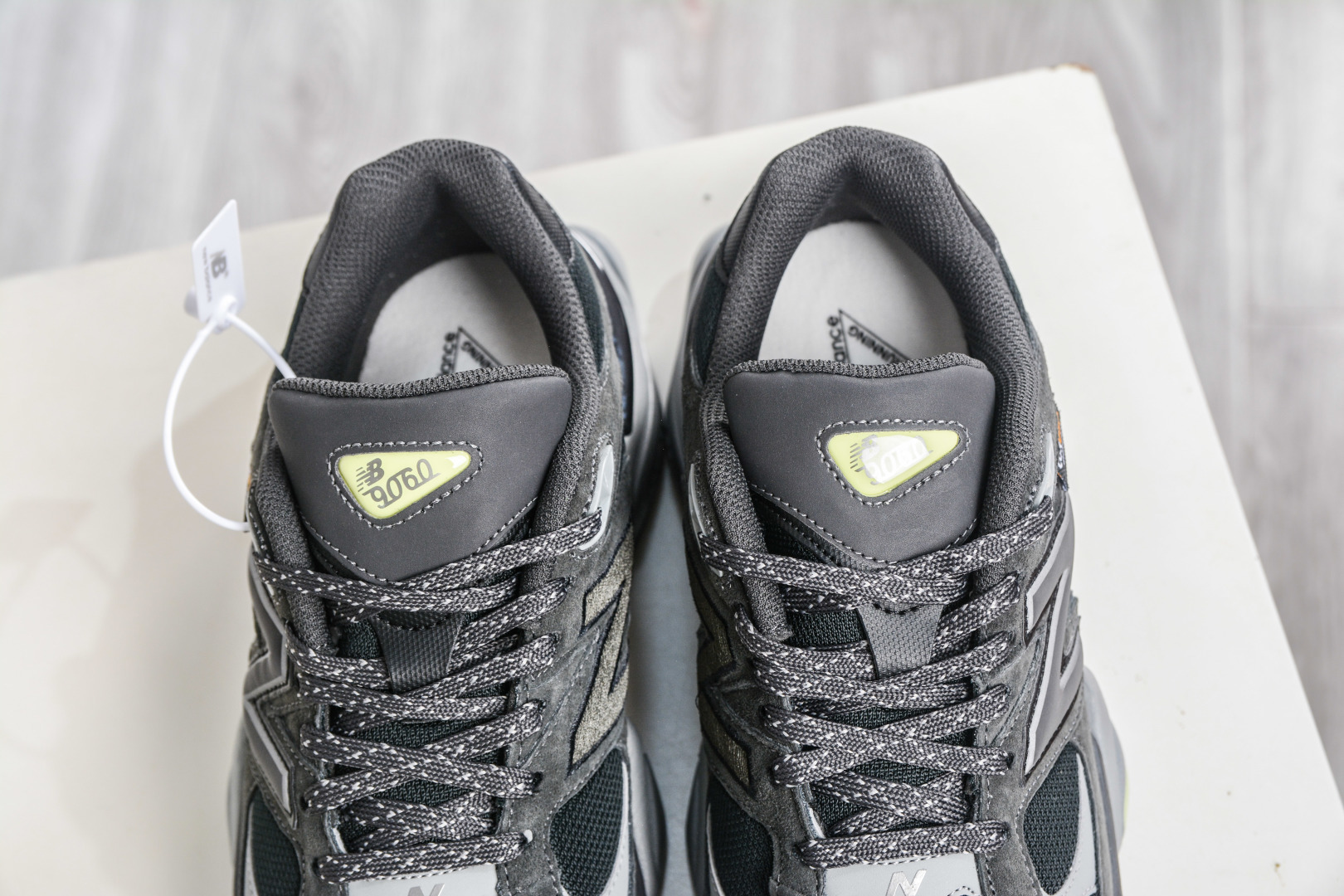 T版 新百伦New Balance NB9060 灰黑 U90602P8