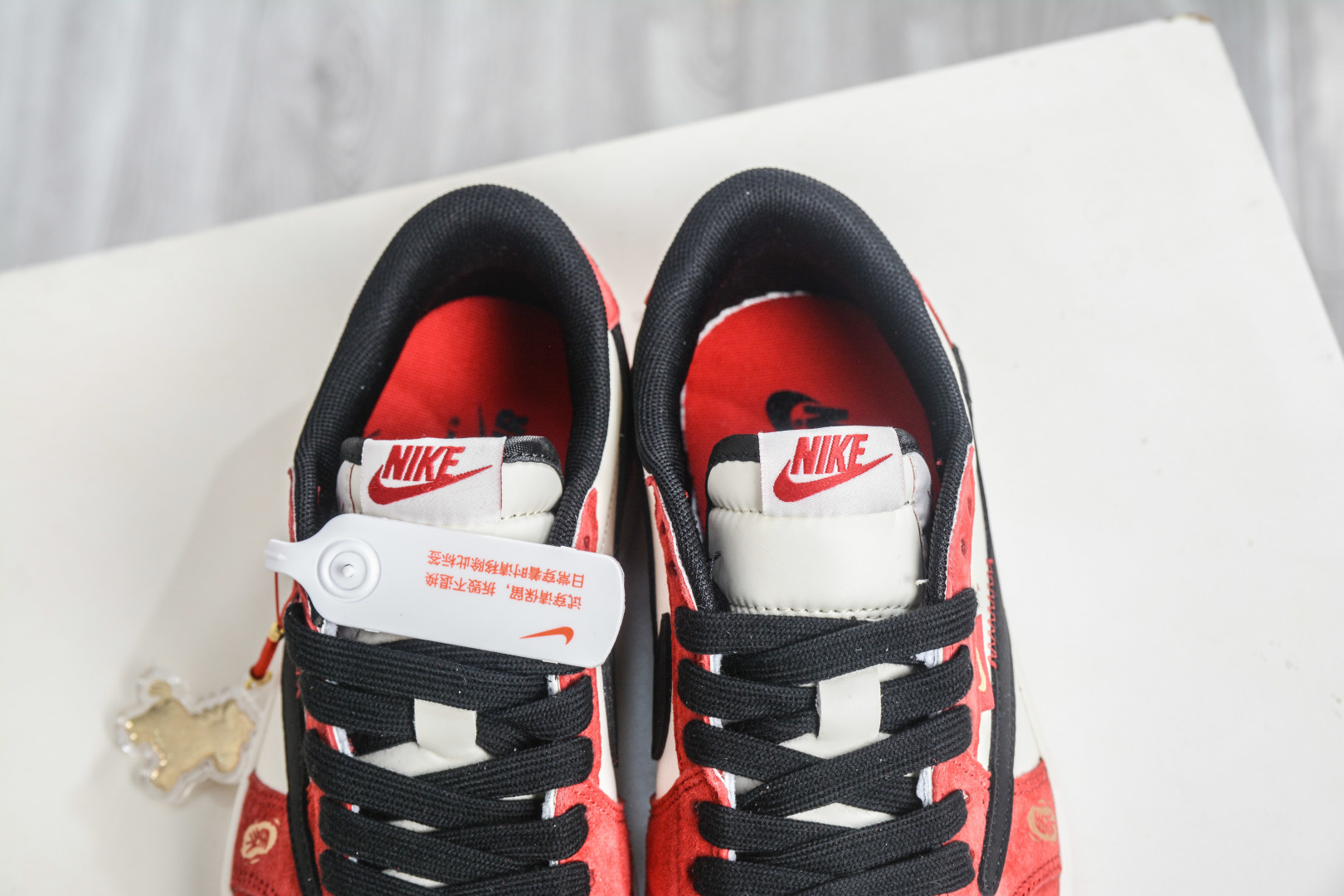 TS x Air Jordan AJ1 Low 倒钩低帮马年限定-米白红黑勾 QW5288-142-Top High Quatity Cheap Sneakers Fashion Clothing Clothes Bags handbags Shoes of all Brand wholesale With The best Quality And Beautiful Price from China Factory Chinese suppliers wholesaler seller TS x Air Jordan AJ1 Low 倒钩低帮马年限定-米白红黑勾 QW5288-142