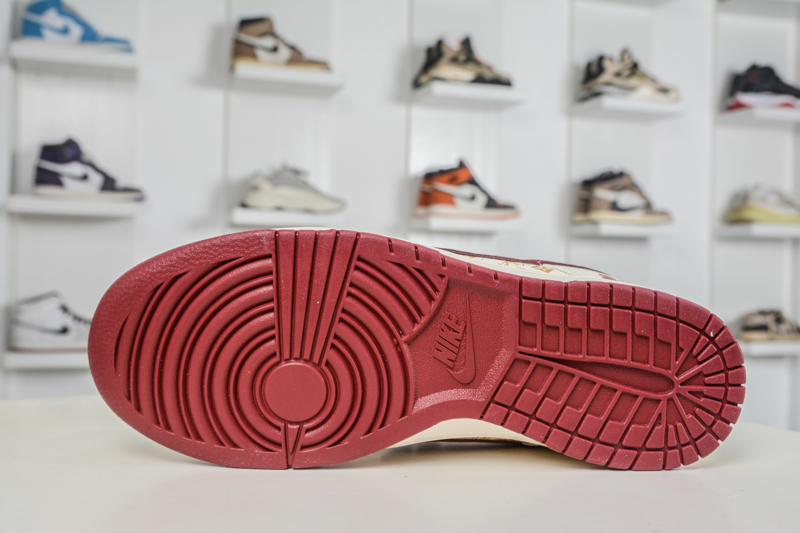 Nike SB Dunk Low 马年限定联名-米白酒红金 QW5288-110-Top High Quatity Cheap Sneakers Fashion Clothing Clothes Bags handbags Shoes of all Brand wholesale With The best Quality And Beautiful Price from China Factory Chinese suppliers wholesaler seller Nike SB Dunk Low 马年限定联名-米白酒红金 QW5288-110