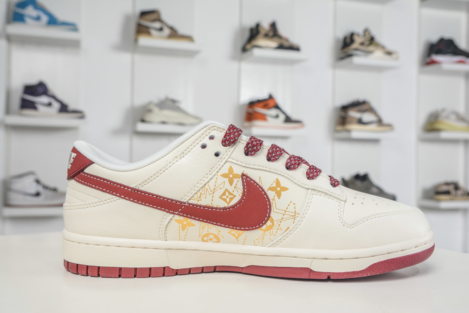 Nike SB Dunk Low 马年限定联名-米白酒红金 QW5288-110-Top High Quatity Cheap Sneakers Fashion Clothing Clothes Bags handbags Shoes of all Brand wholesale With The best Quality And Beautiful Price from China Factory Chinese suppliers wholesaler seller Nike SB Dunk Low 马年限定联名-米白酒红金 QW5288-110