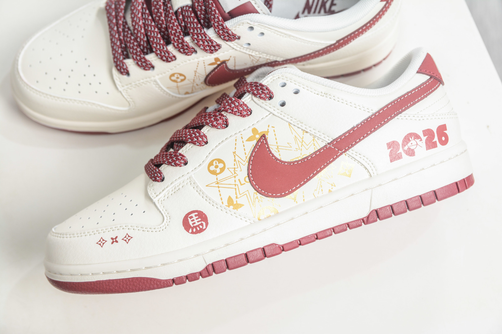 Nike SB Dunk Low 马年限定联名-米白酒红金 QW5288-110-Top High Quatity Cheap Sneakers Fashion Clothing Clothes Bags handbags Shoes of all Brand wholesale With The best Quality And Beautiful Price from China Factory Chinese suppliers wholesaler seller Nike SB Dunk Low 马年限定联名-米白酒红金 QW5288-110